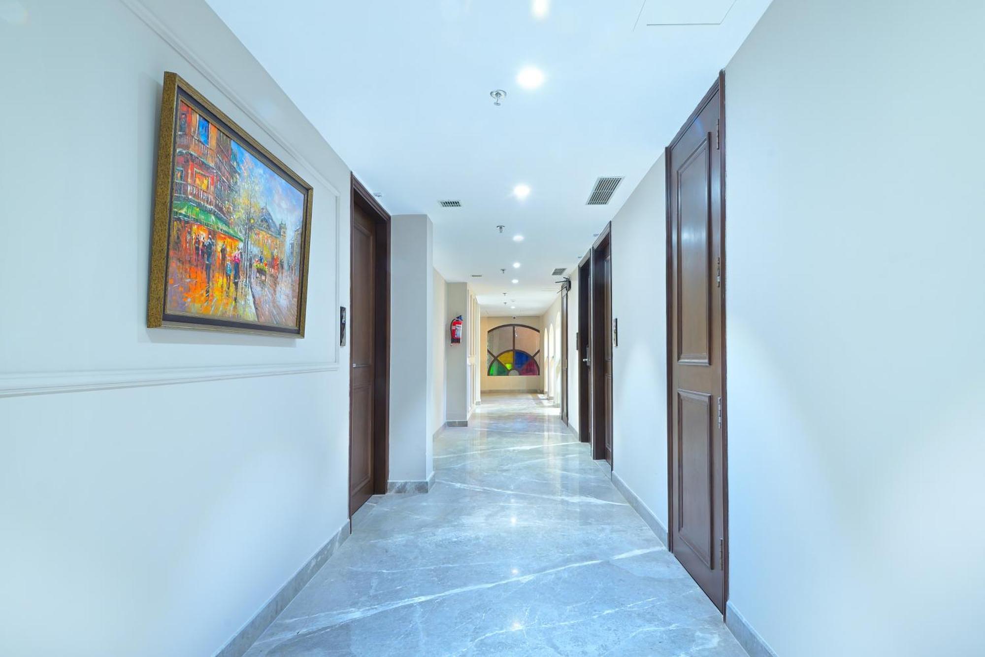 Hotel Sapphire House - 3 Mins Walk From Metro And 5 Mins From Rail Station Ню Делхи Екстериор снимка