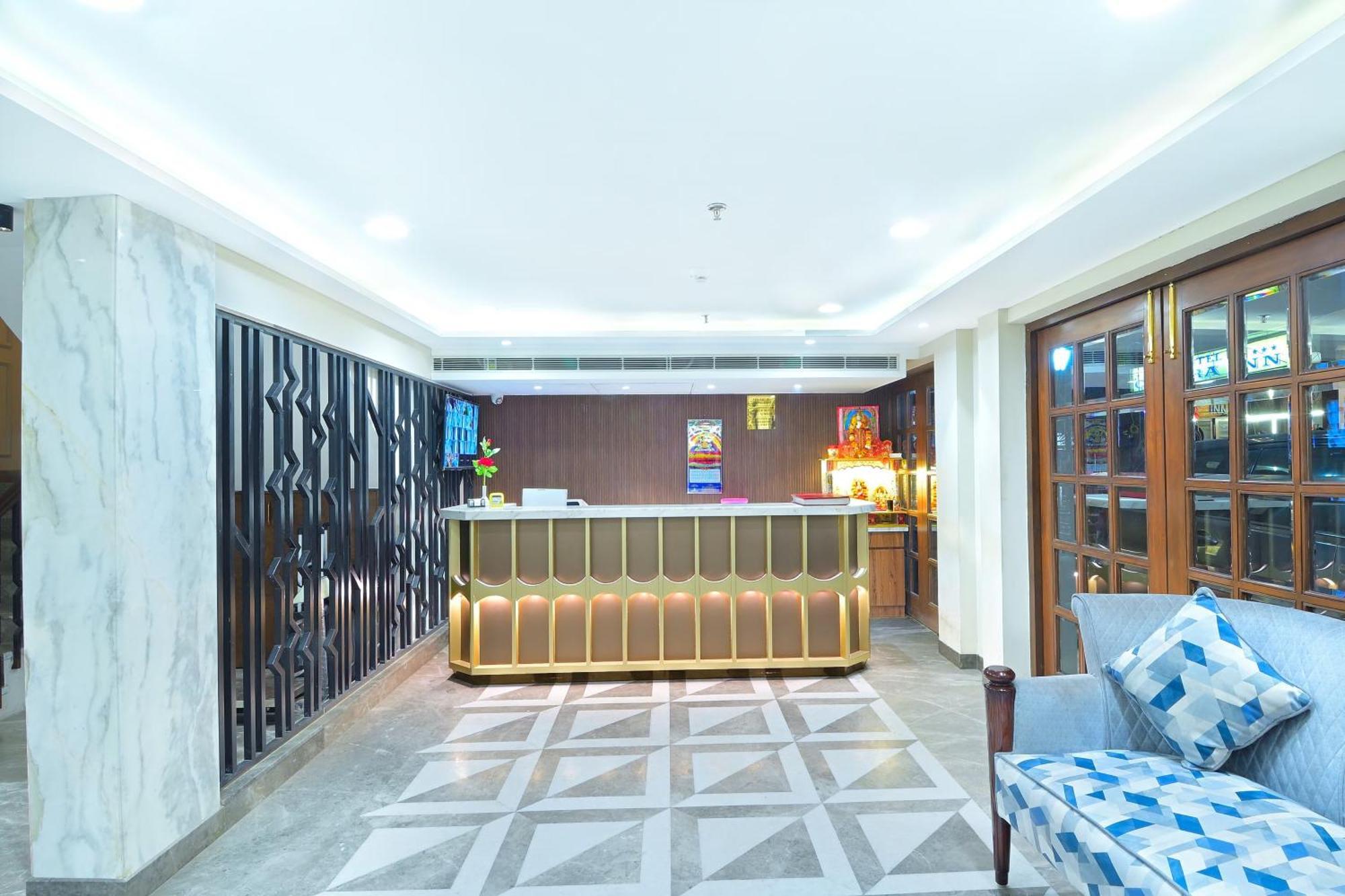 Hotel Sapphire House - 3 Mins Walk From Metro And 5 Mins From Rail Station Ню Делхи Екстериор снимка