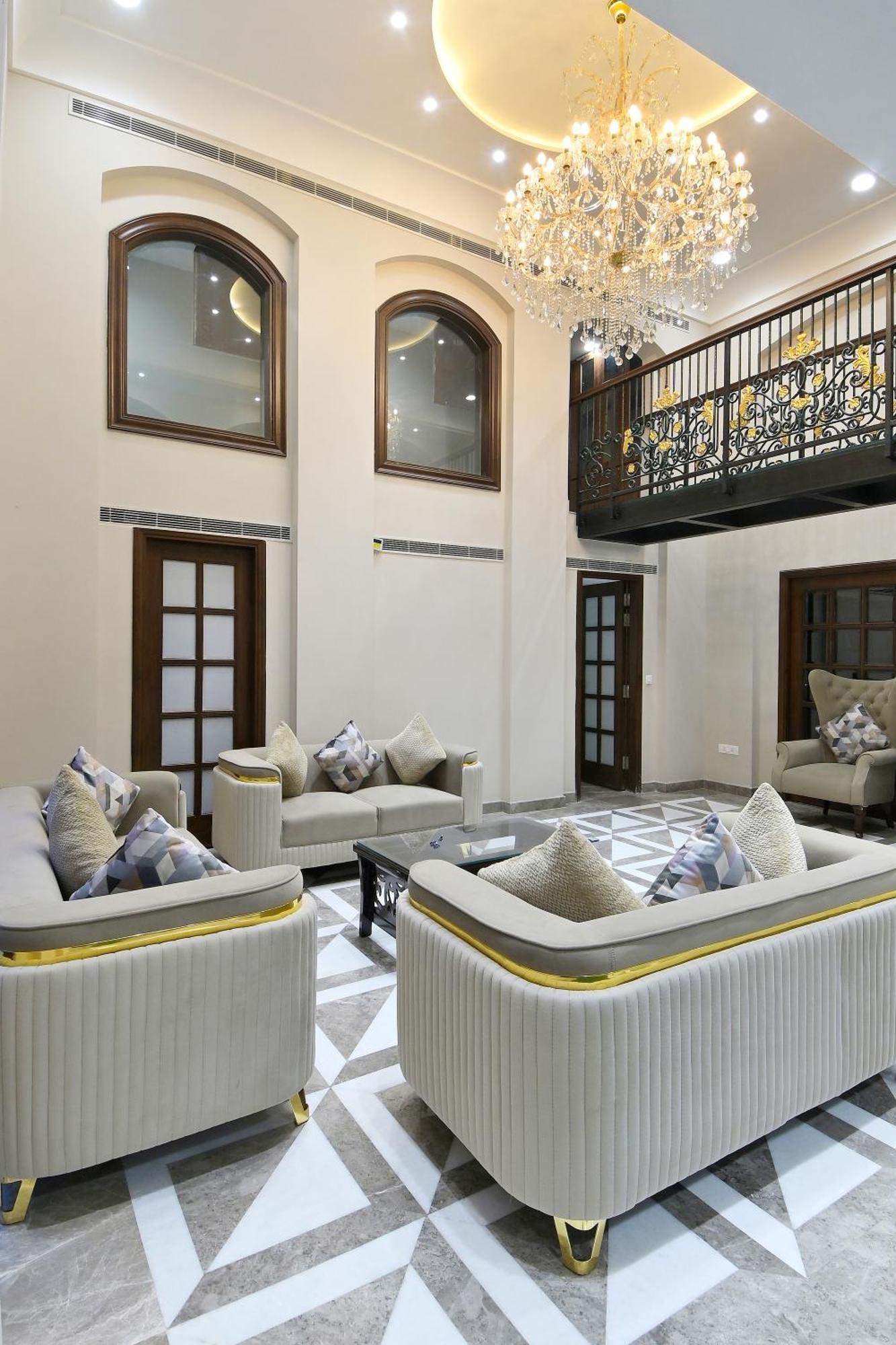 Hotel Sapphire House - 3 Mins Walk From Metro And 5 Mins From Rail Station Ню Делхи Екстериор снимка