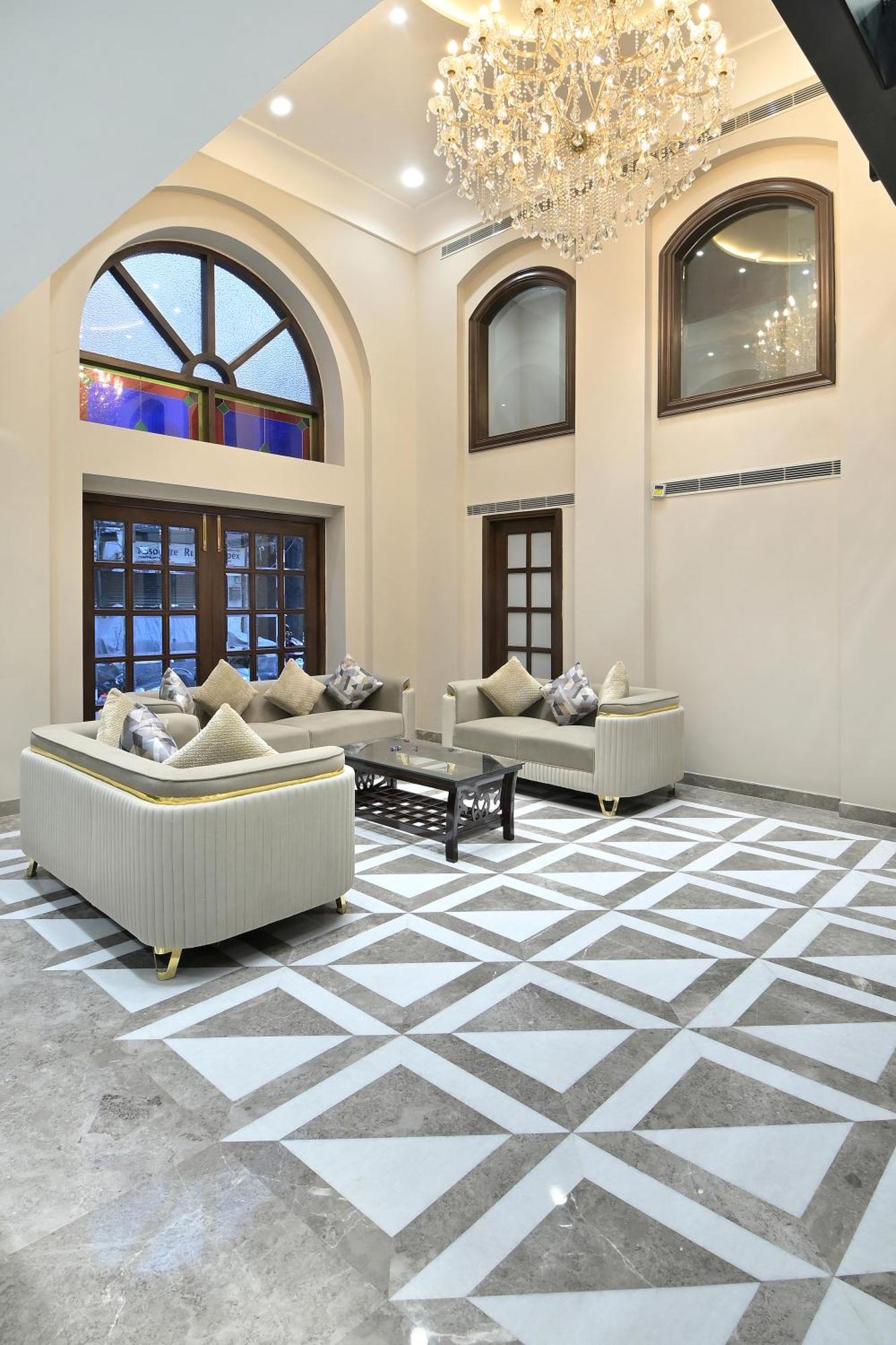Hotel Sapphire House - 3 Mins Walk From Metro And 5 Mins From Rail Station Ню Делхи Екстериор снимка